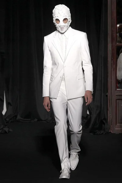 Look 8